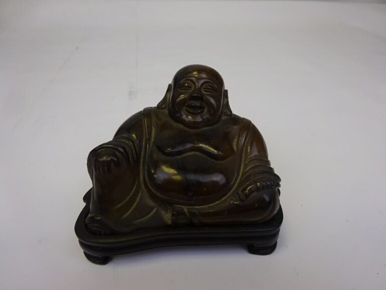 SUJET EN PIERRE DURE REPRESENTANT UN BOUDDHA ALLONGE - Chine, XXe siècle - Buda…