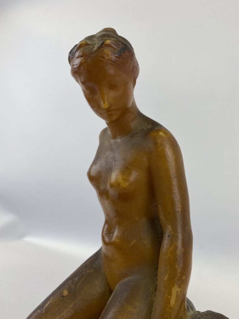 Sujet en platre et cire à l'effigie d'une femme au bain - Signé - (restauration…