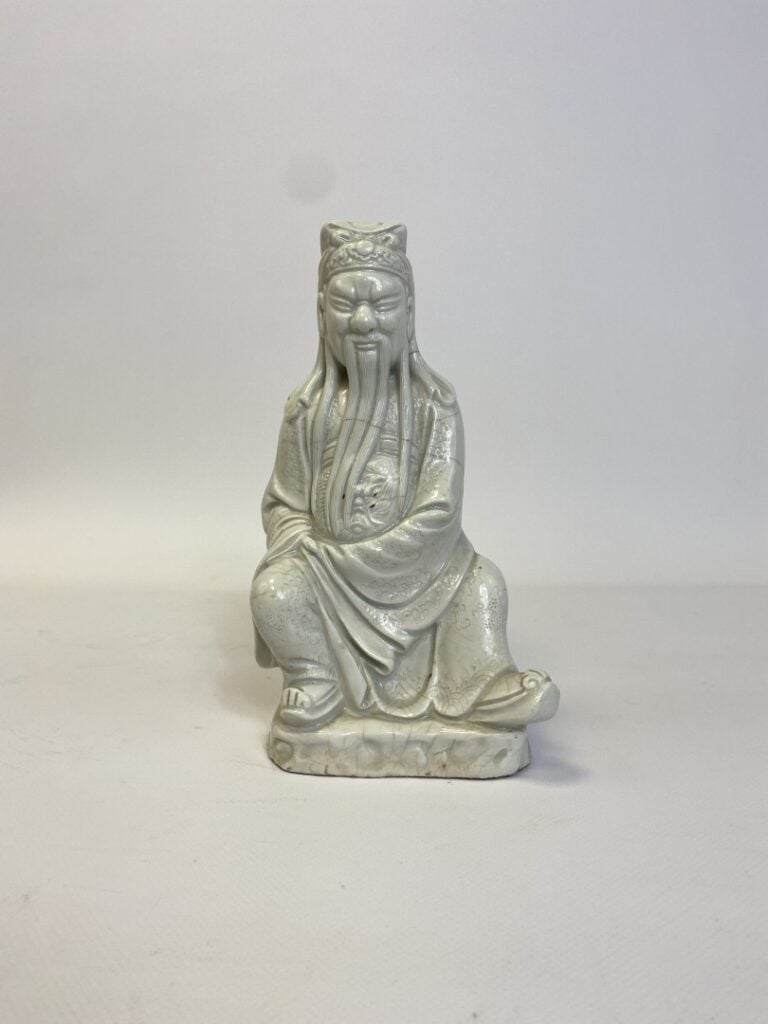 SUJET EN PORCELAINE A L'EFFIGIE DE GUANDI, BLANC DE CHINE - Chine, Début XXe si…