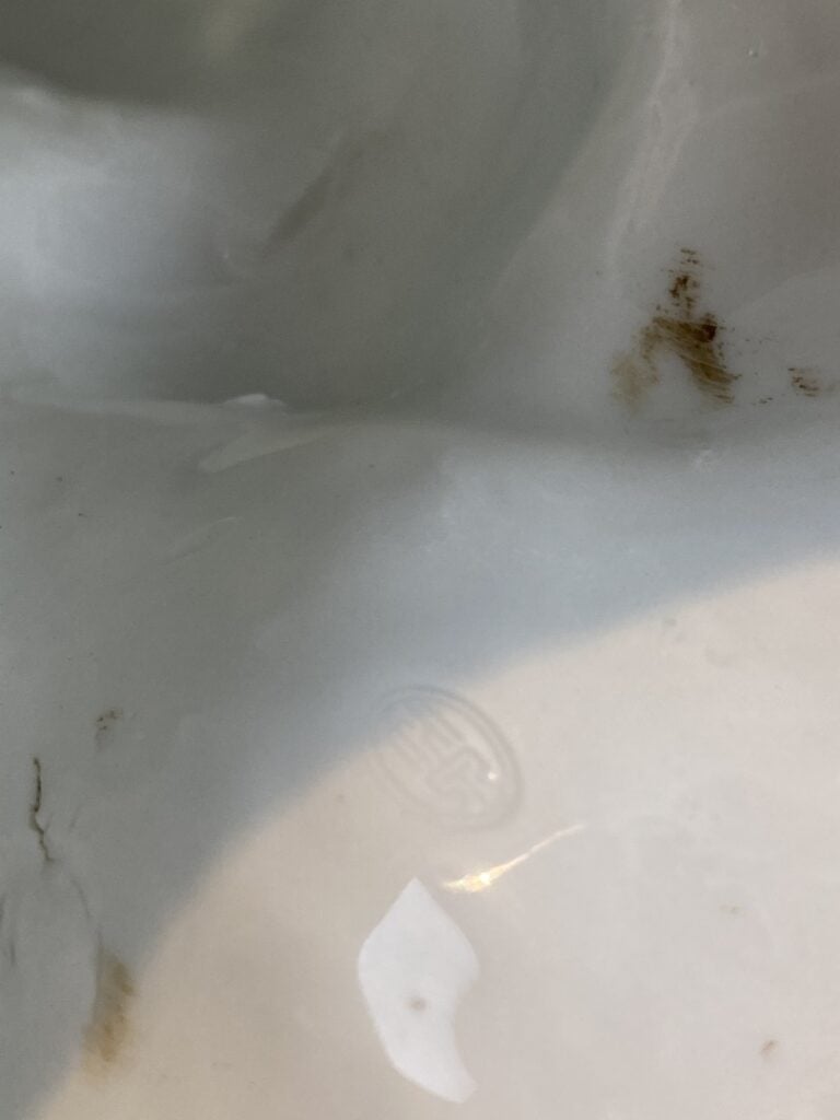 Sujet en porcelaine émaillée, blanc de Chine - Chine, - Creux en son sein. Emai…