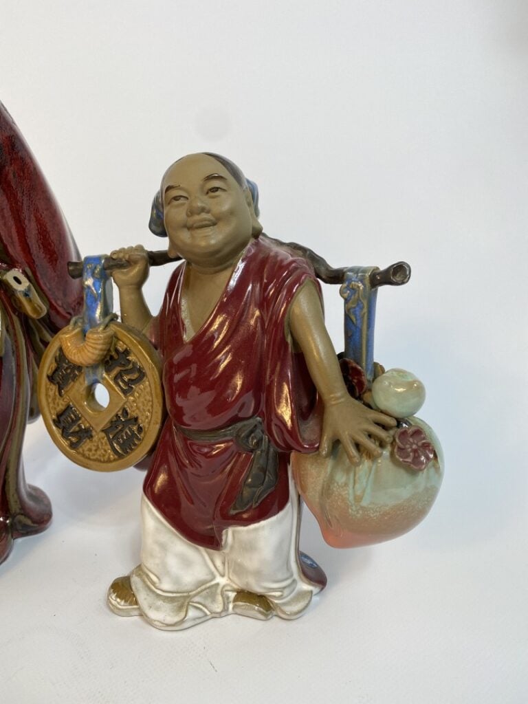 SUJET EN TERRE CUITE EMAILLE A LA GLACURE ROUGE, A L'EFFIGIE DE ZHONG KUI, CHAS…