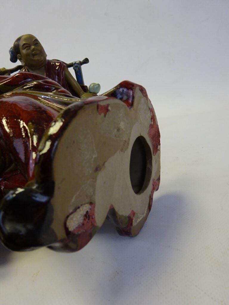 SUJET EN TERRE CUITE EMAILLE A LA GLACURE ROUGE, A L'EFFIGIE DE ZHONG KUI, CHAS…