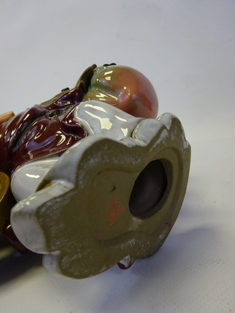 SUJET EN TERRE CUITE EMAILLE A LA GLACURE ROUGE, A L'EFFIGIE DE ZHONG KUI, CHAS…