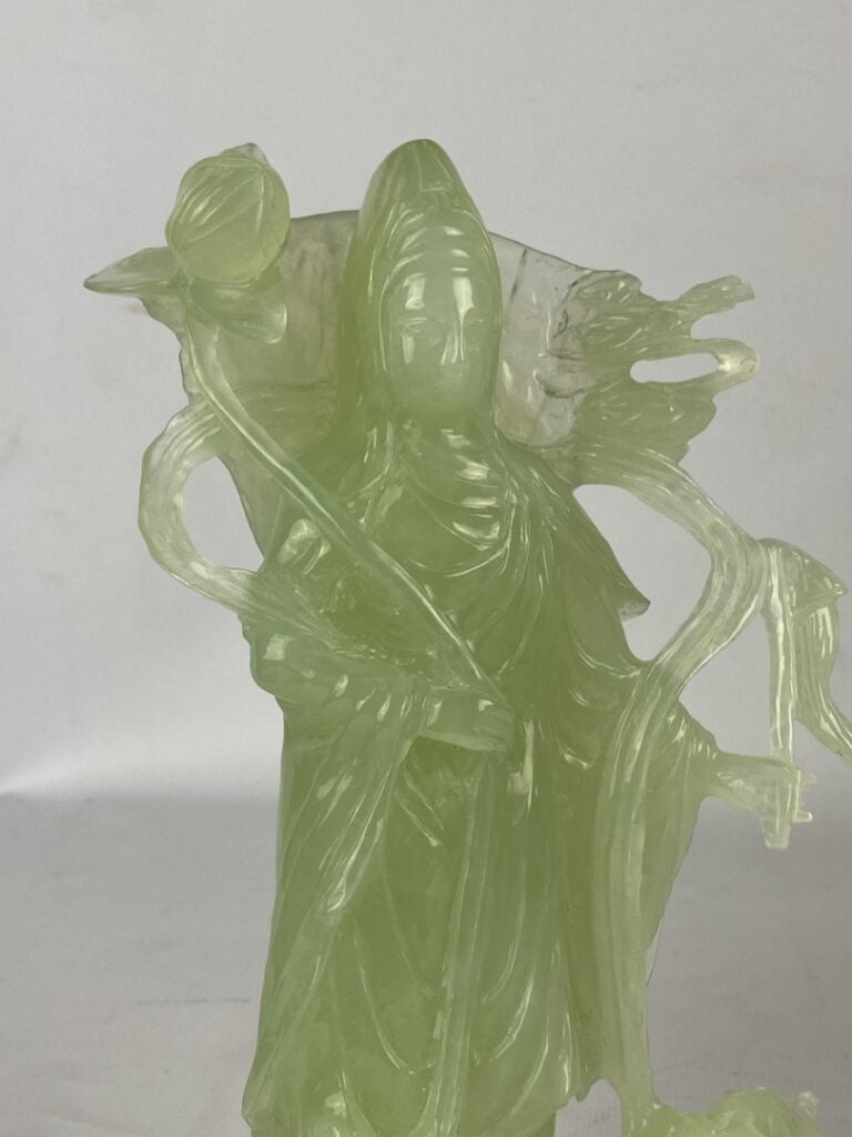 Sujet Guanyin en bowenite - Dans le style chinois, moderne - (petits manques) -…