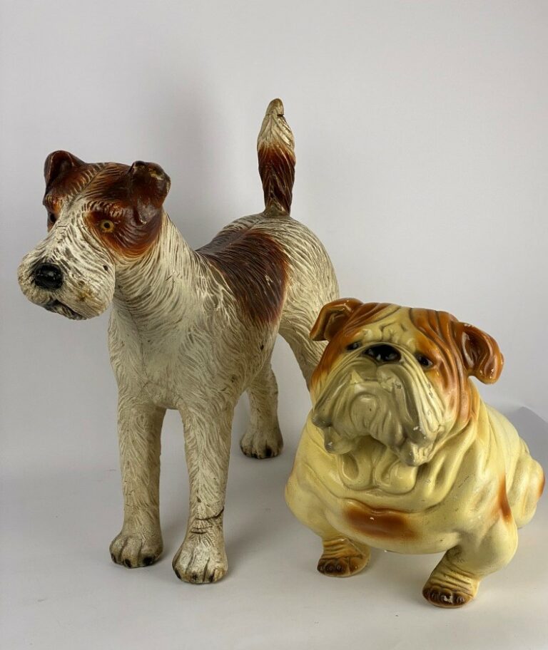 Sujet sculpté en faïence figurant un chien Bouledogue - H : 33 cm - On y joint…