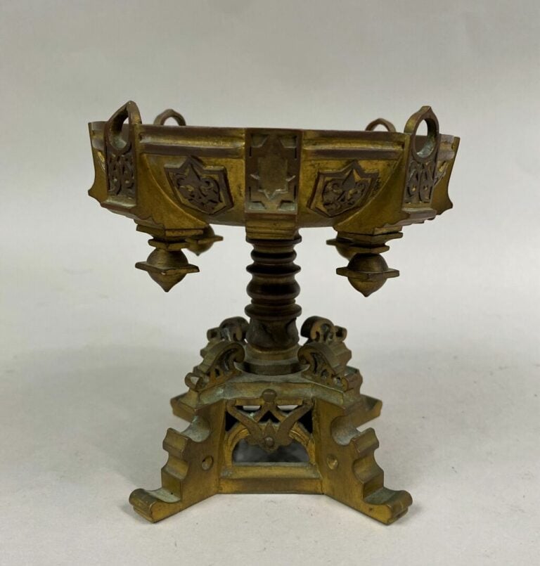 Support de veilleuse en bronze en forme de trône néogothique - H : 22 cm - On j…