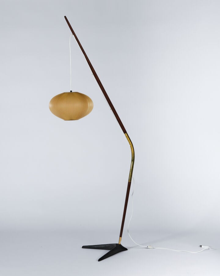 Svend Aage Holm SORENSEN (1913-2004) Lampadaire modèle « fishing pole» à piétem…