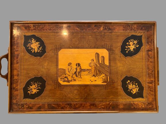 Table à jeu formée d'un plateau en marqueterie niçoise d'olivier et amarante à…