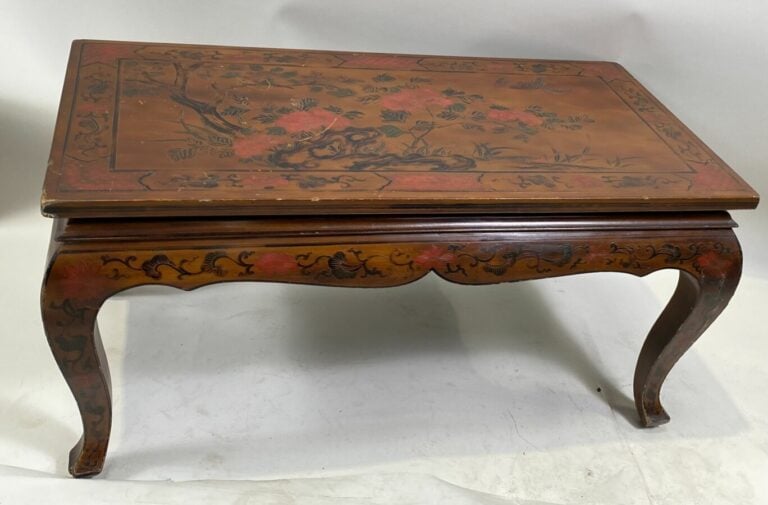 Table basse en bois laqué. travail asiatique. - 30 x 80 x 41 cm