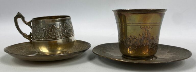 Tasse et sous-tasse en argent (925) à décor de frise - On joint un gobelet et u…