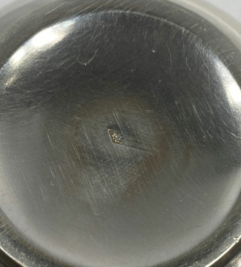 Tasse et sous-tasse en argent (925) à décor de frise - On joint un gobelet et u…