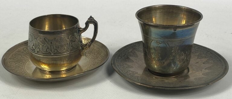 Tasse et sous-tasse en argent (925) à décor de frise - On joint un gobelet et u…