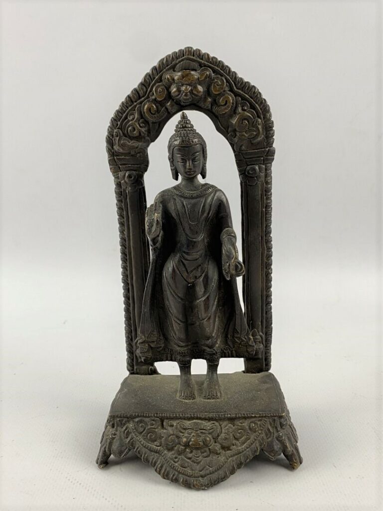 Thailande - Sujet en bronze sculpté figurant bouddha debout faisant le geste de…