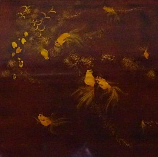 THANH LE - Vietnam - Table basse de forme carrée en bois laqué rouge. Au décor…