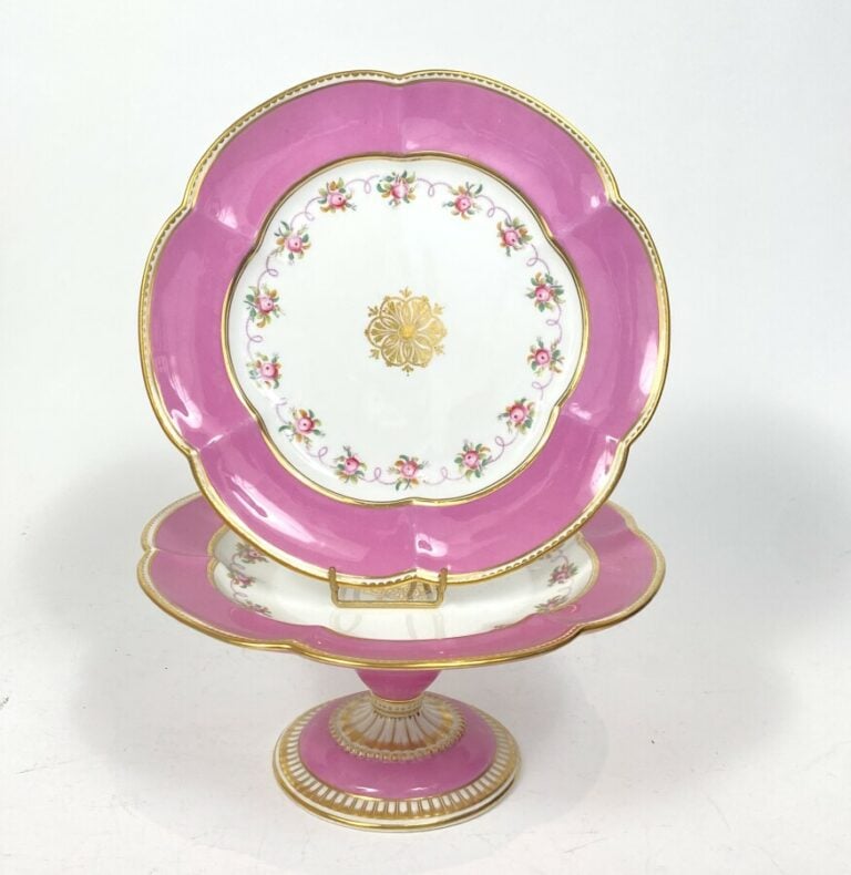 Théodore Haviland, Limoges. - Deux parties de service de table en porcelaine à…