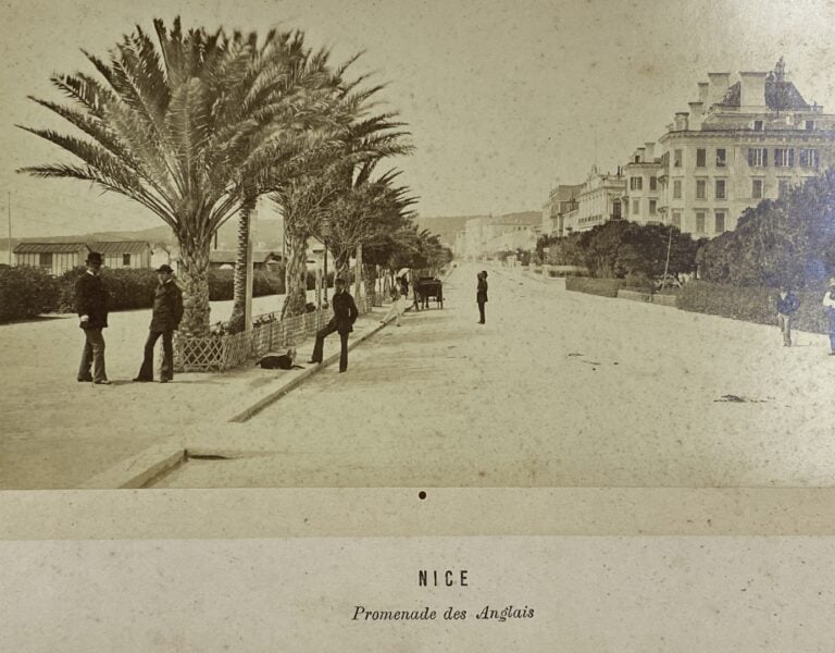 Tirage sur papier albuminé "Nice promenade des anglais" - (piqûres, taches) 26,…