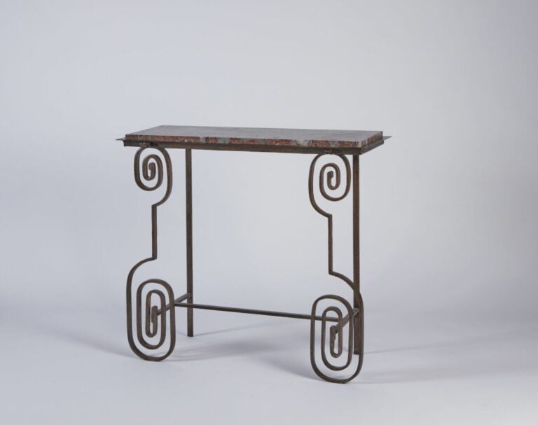 Travail Français 1930-1940 - Console à plateau rectangulaire en marbre reposant…
