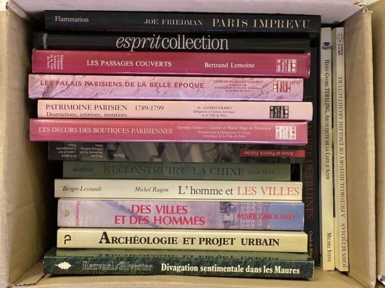 Trois mannettes de livres d'art , thèmes divers dont architecture, décoration,…