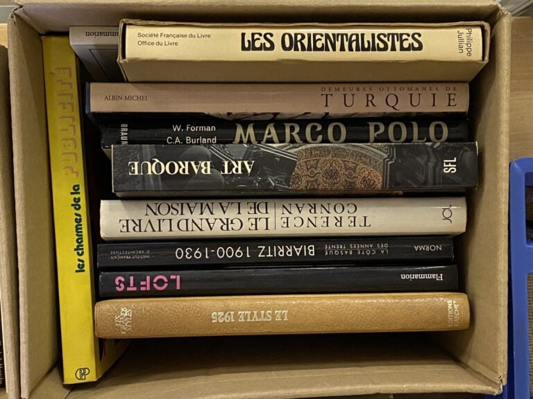Trois mannettes de livres d'art , thèmes divers dont architecture, décoration,…