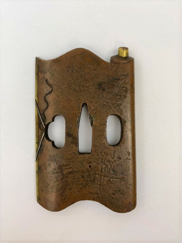 TSUBA EN FER EN FORME DE KAKEMONO - Japon - Il prend la forme d'un kakemono dér…