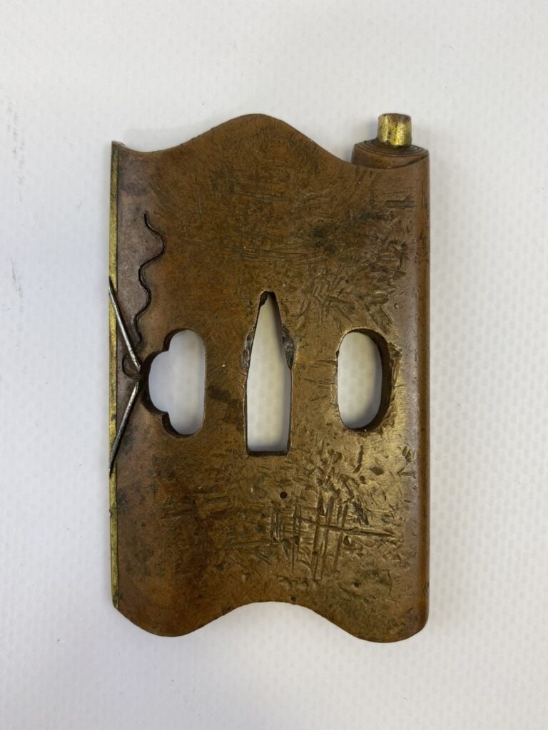 TSUBA EN FER EN FORME DE KAKEMONO - Japon - Il prend la forme d'un kakemono dér…