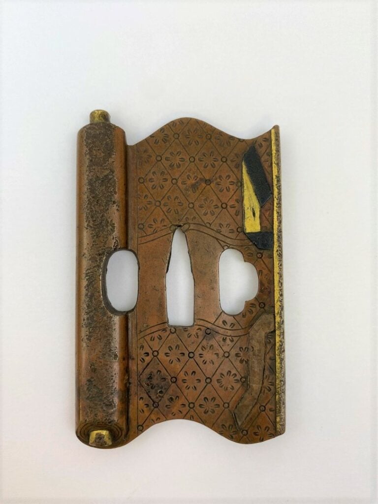 TSUBA EN FER EN FORME DE KAKEMONO - Japon - Il prend la forme d'un kakemono dér…