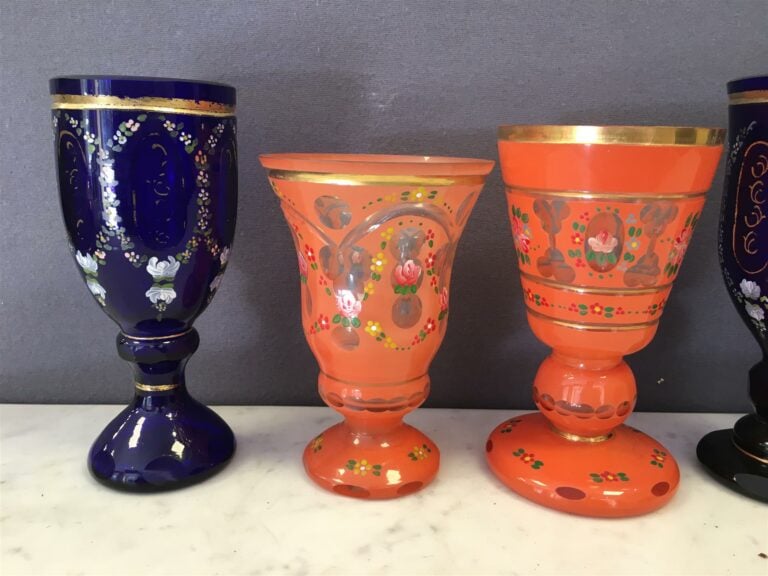 TURQUIE, BEYKOZ, XIX-XXèmes siècles. - Neuf verres en verre opalin de différent…
