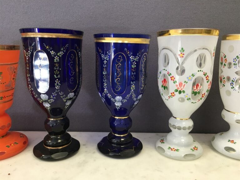 TURQUIE, BEYKOZ, XIX-XXèmes siècles. - Neuf verres en verre opalin de différent…