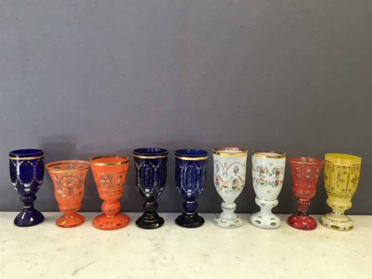 TURQUIE, BEYKOZ, XIX-XXèmes siècles. - Neuf verres en verre opalin de différent…