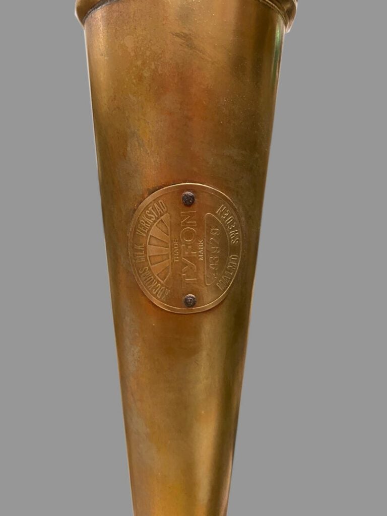 TYPHON - Importante corne de brume à piston en laiton et bois, plaque marquée "…