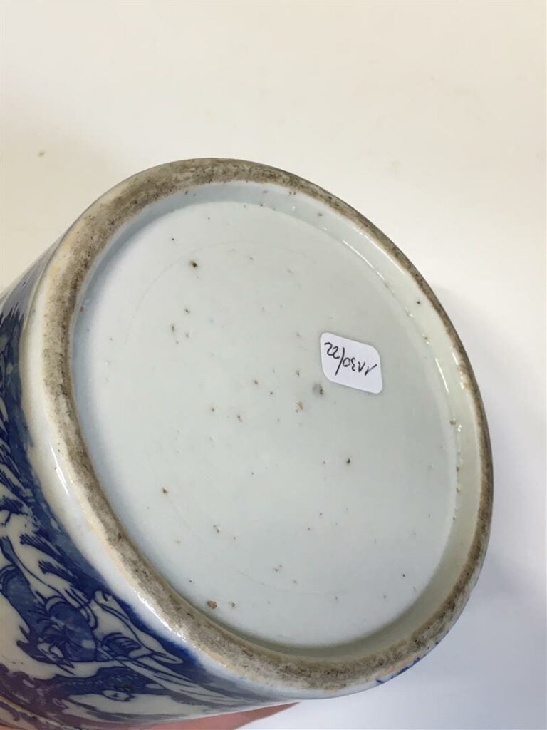 [-] UNE BOITE A THE PORCELAINE BLANC BLEU - Chine - A décor d'un sage toiste et…
