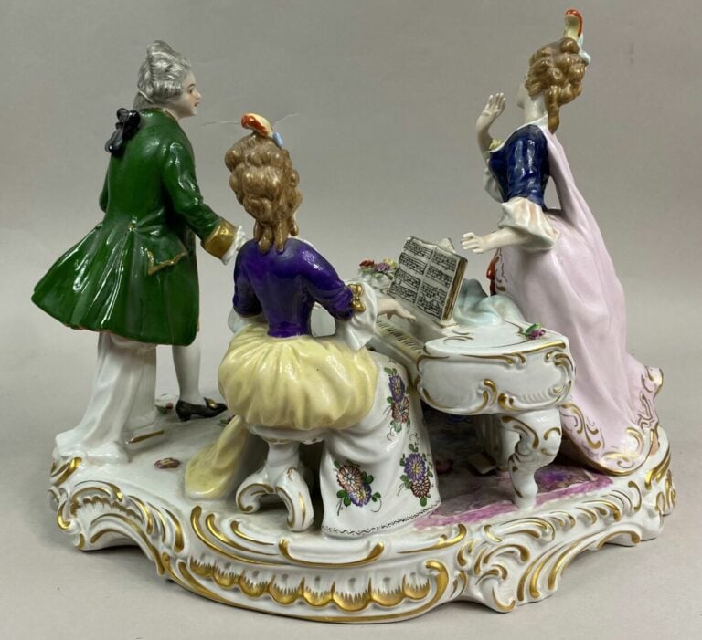 UNTER WEISS BACH, Saxe - Grand groupe en porcelaine émaillée polychrome représe…