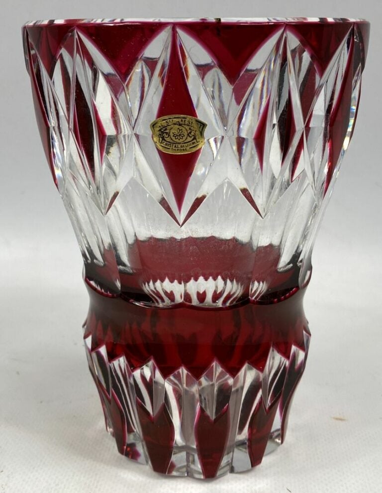 VAL SAINT LAMBERT - Vase en cristal transparent et coloré rouge - Signé sous la…