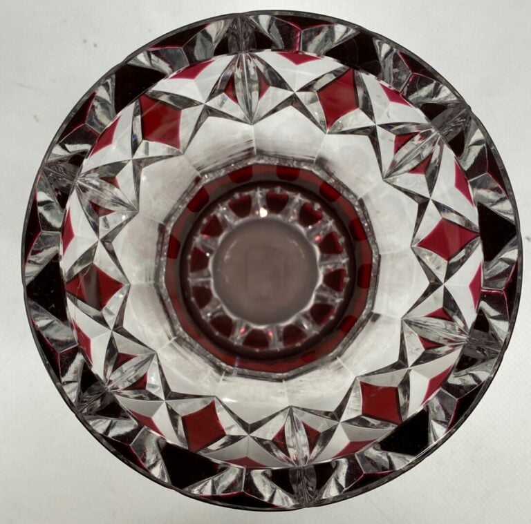 VAL SAINT LAMBERT - Vase en cristal transparent et coloré rouge - Signé sous la…