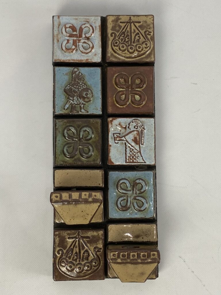 VALLAURIS , atelier les Archanges - Plaque en céramique émaillée polychrome rep…