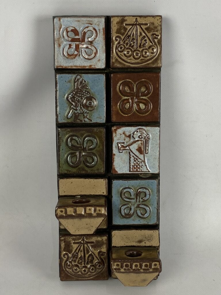 VALLAURIS , atelier les Archanges - Plaque en céramique émaillée polychrome rep…