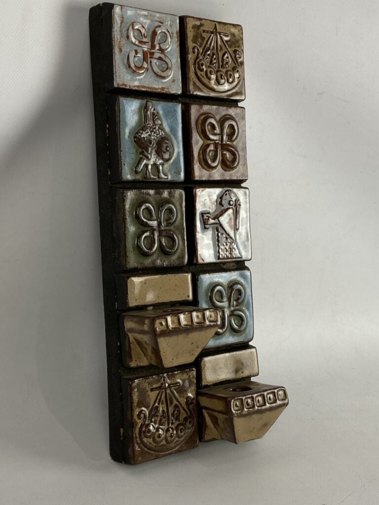 VALLAURIS , atelier les Archanges - Plaque en céramique émaillée polychrome rep…