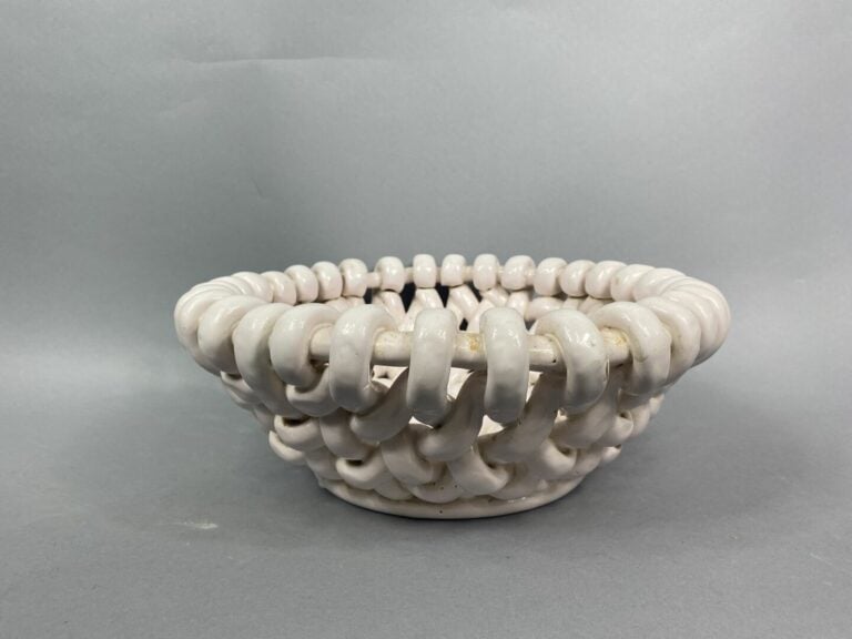 VALLAURIS - Corbeille à fruits en céramique blanche à motif de vannerie - H : 1…