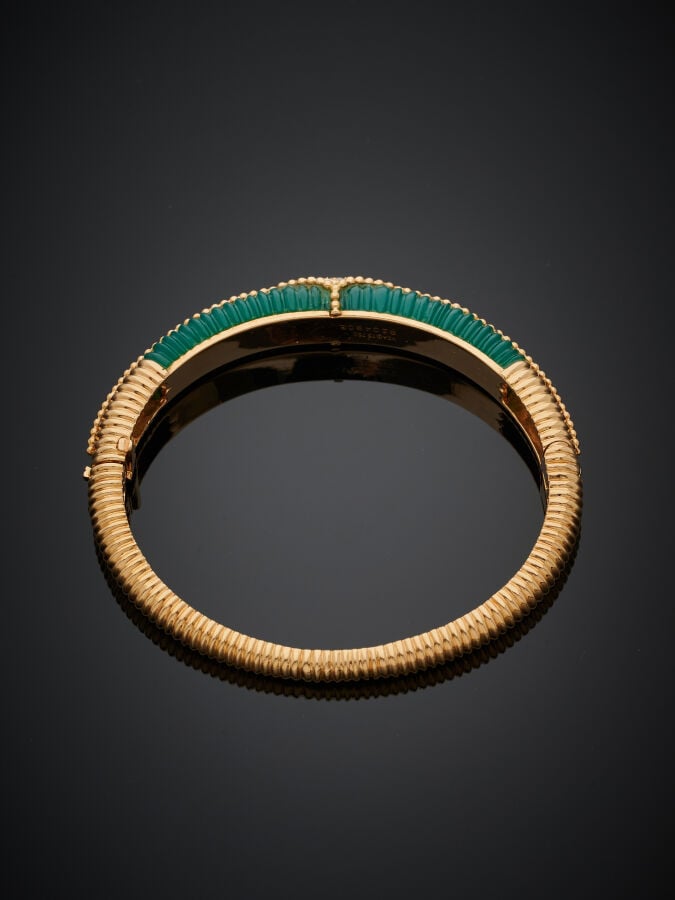 VAN CLEEF & ARPELS - BRACELET "jonc" rigide ouvrant en or jaune (750‰) godronné…