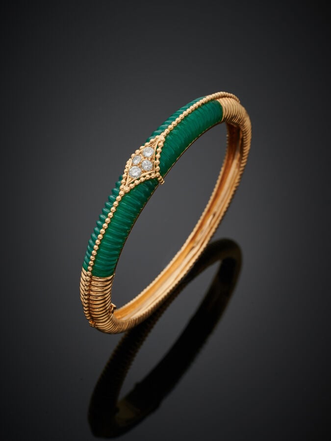 VAN CLEEF & ARPELS - BRACELET "jonc" rigide ouvrant en or jaune (750‰) godronné…
