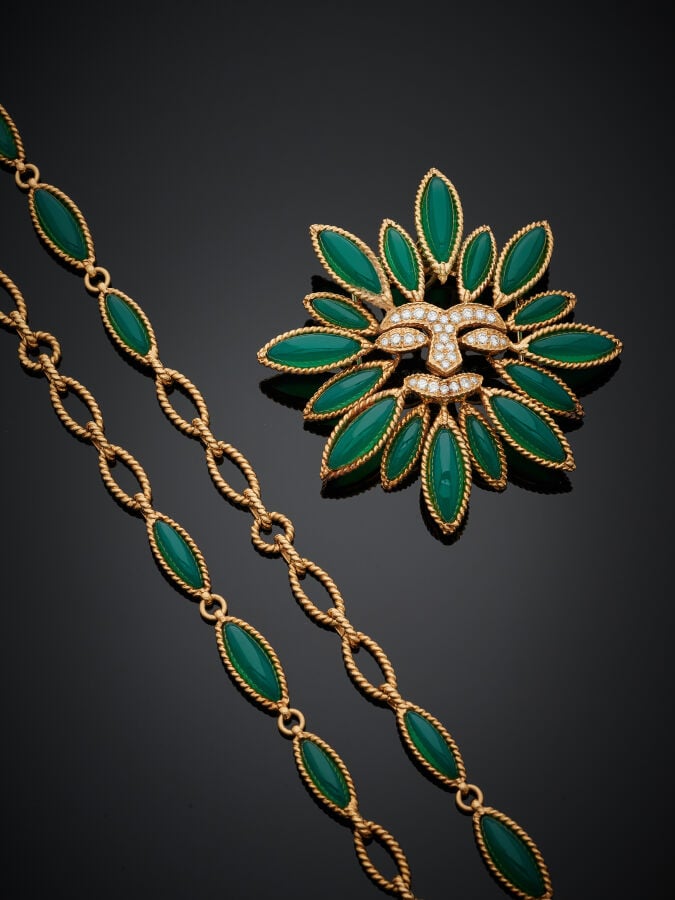 VAN CLEEF & ARPELS - SAUTOIR et PENDENTIF-CLIP de CORSAGE "soleil" en or jaune…