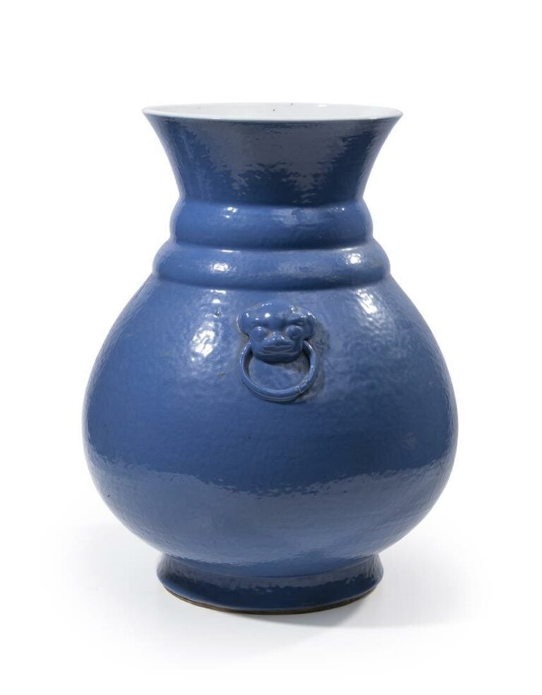 VASE ARCHAISANT EN PORCELAINE EMAILLEE " CLAIR DE LUNE ", HU - Chine, Dynastie…