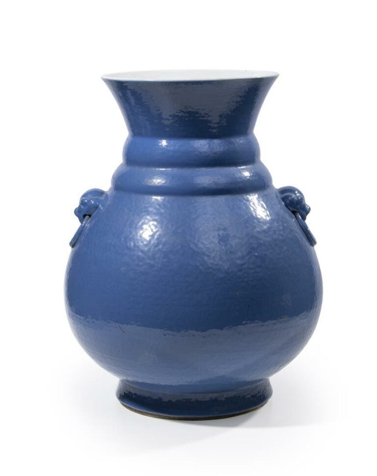 VASE ARCHAISANT EN PORCELAINE EMAILLEE " CLAIR DE LUNE ", HU - Chine, Dynastie…