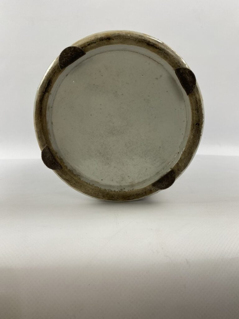 VASE BALUSTRE EN CERAMIQUE DE CANTON - Chine - A décor de médaillons alternant…