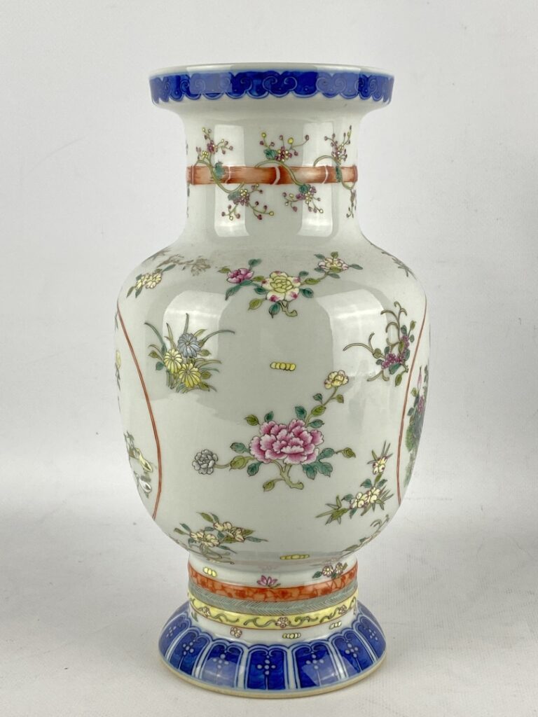 Vase balustre en céramique et émaux polychromes - Chine, République MINGUO (191…