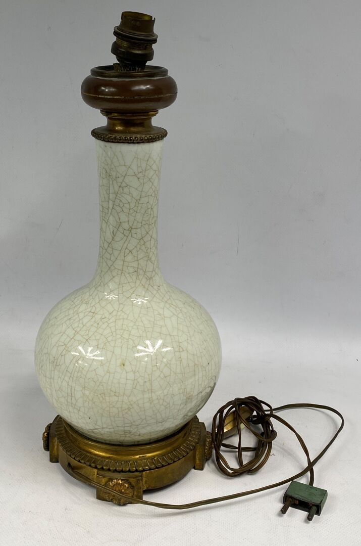Vase bouteille en porcelaine craquelée à long col étroit - H : 24 cm - (monté e…