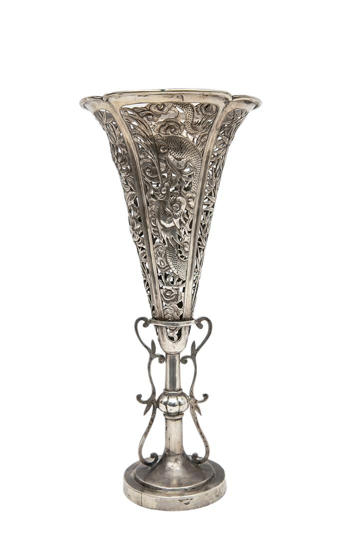 VASE CORNET EN ARGENT CHINOIS D'EXPORTATION PAR WOSHING - Chine, Shanghaï, Dyna…