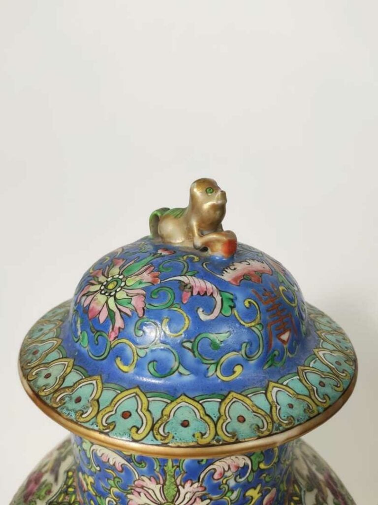 VASE COUVERT MEIPING EN PORCELAINE DE LA FAMILLE ROSE - Chine - A décor de fleu…
