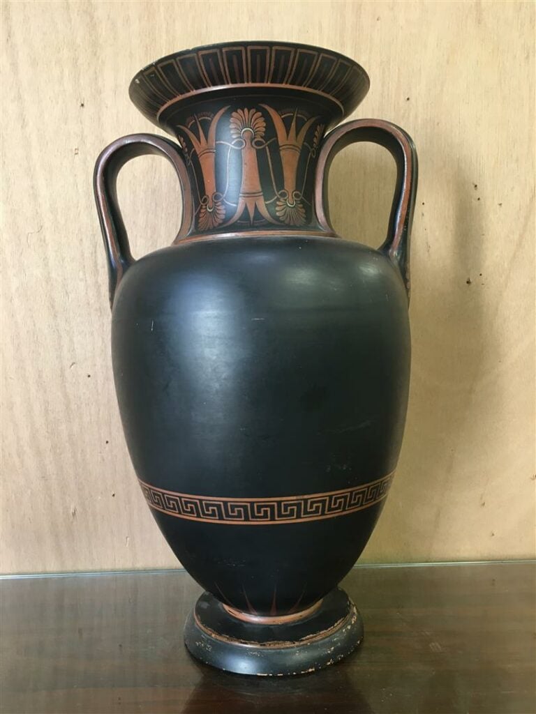 Vase cratère en terre cuite, à l'imitation de la céramique grecque à figures ro…