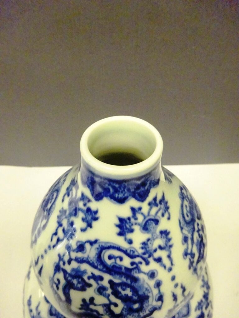 [-] VASE DOUBLE GOURDE EN PORCELAINE BLEU BLANC - Chine, Moderne - A décor d'ar…